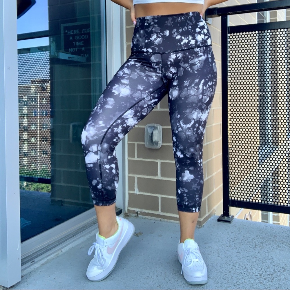 Lululemon wonder under crop leggings size 10